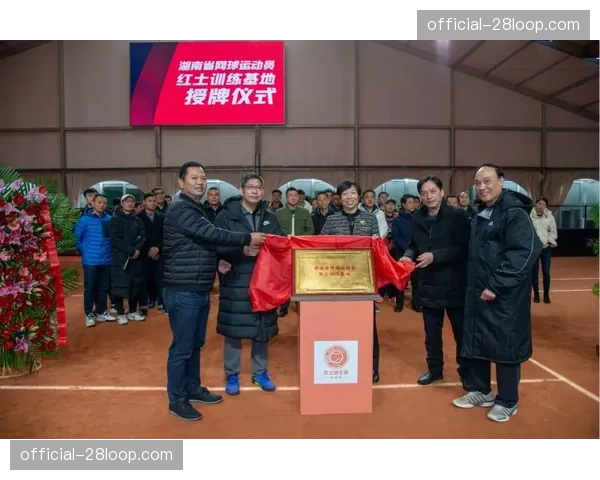 巴黎市启动“红土公园”计划，将在市区新建20片公共红土球场